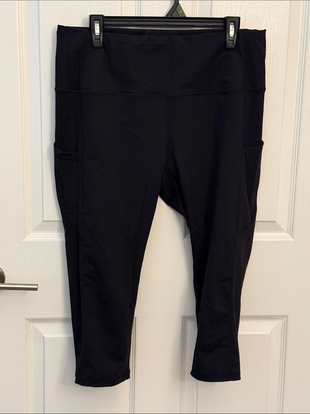 Black Women's Capri Leggings with Side Pockets